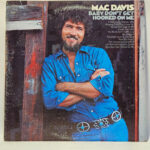 Mac Davis - Baby Don't Get Hooked On Me